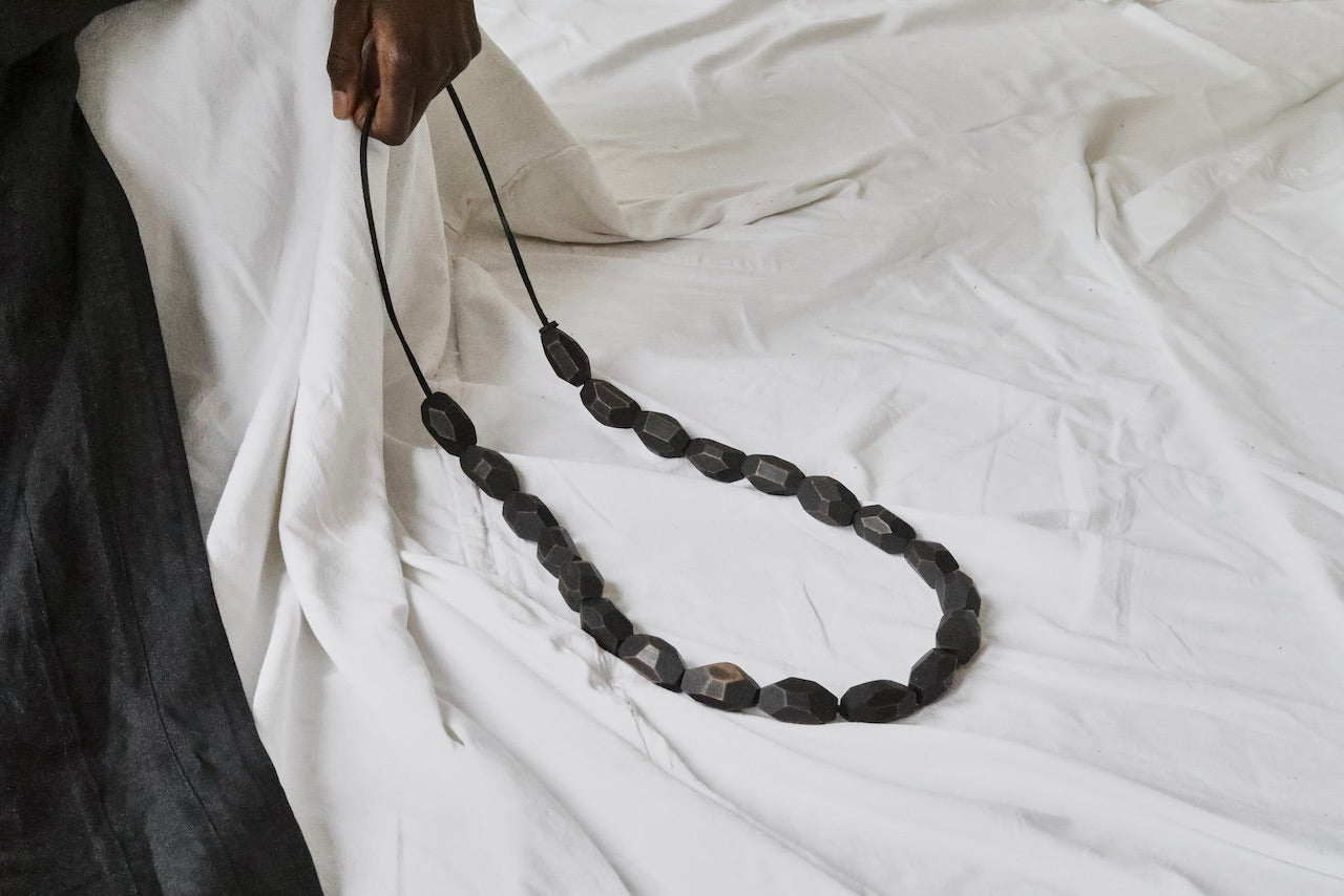 black maple bead long necklace