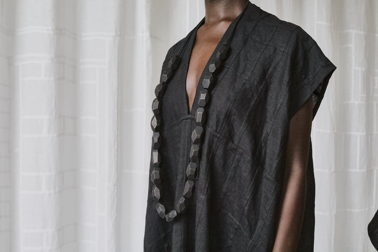 black maple bead long necklace